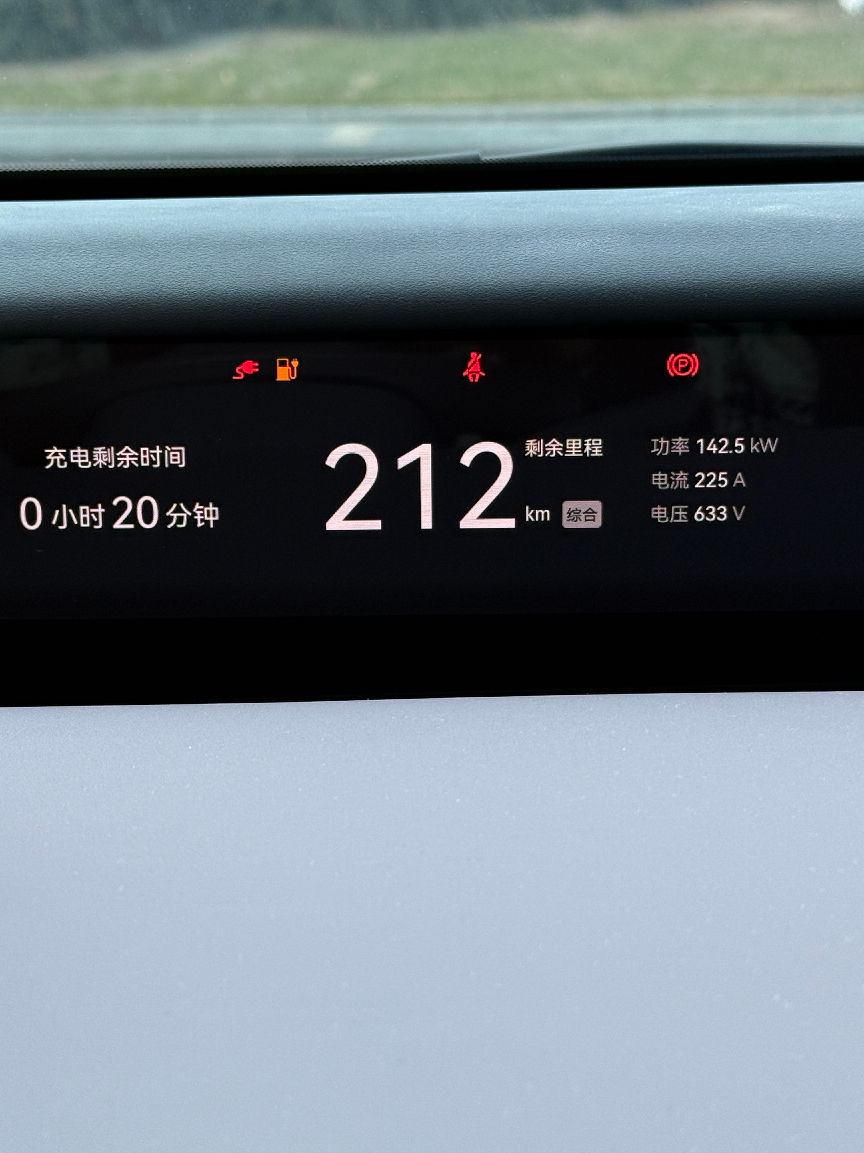 充了这么多充电站，个人觉得理想的最好用 充电枪也很轻。虽然我的不是800V架构，