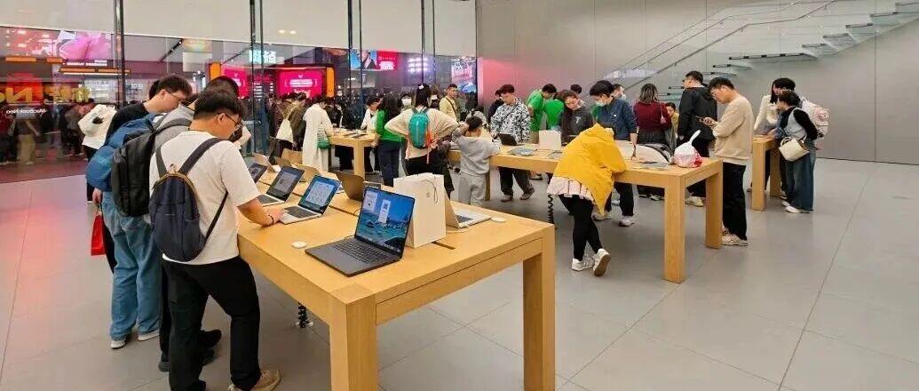 据澎湃新闻 7 月 3 日实地走访报道，当下国内数码终端行业正陷入长期结构性震荡