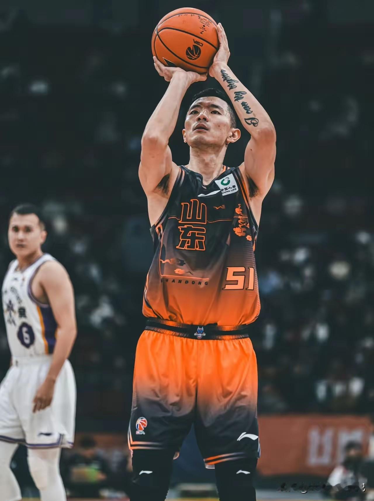 内讧，邱彪的私心，成了山东男篮的致命点！
明眼人都知道，今年山东男篮引进陈林坚是