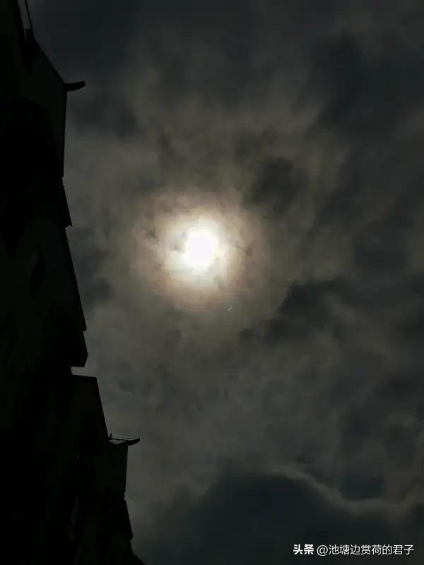 “大”字加一笔，我最先想到的是“天”字。这字太经典了，感觉一看到“大”加一笔，“