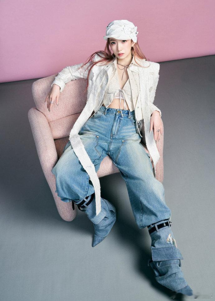 孟美岐希望歌手身份被记住 用实力打破偏见，用歌声留下记忆，在竞争中保持前行，持续