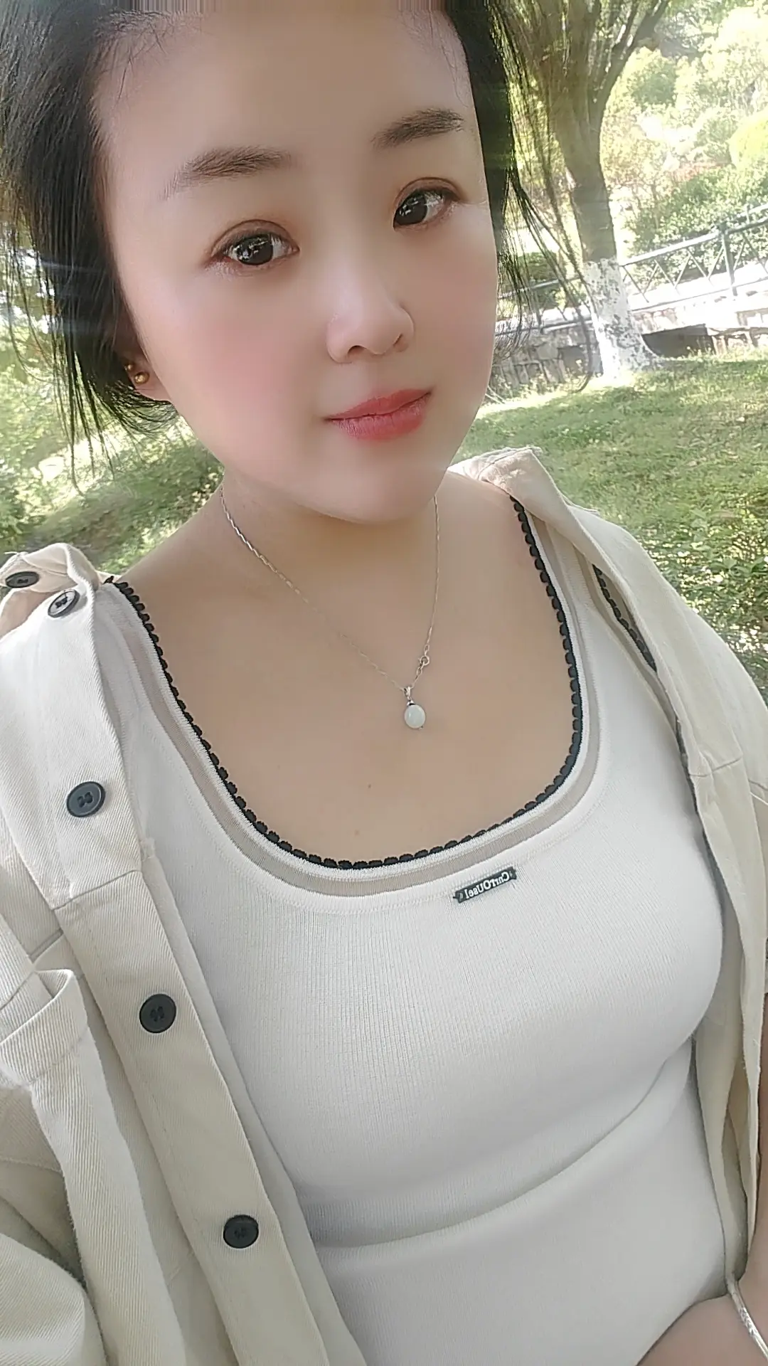爸妈赐给了我一个女儿身  我却活成了女汉子  不会说话  不会撒娇 不...