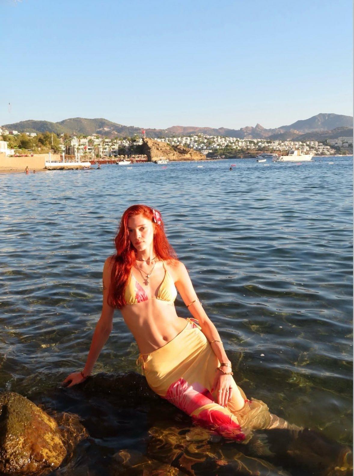 🎀 马里娜.马尔科娃的美人鱼造型，坐标 📍 博德鲁姆。 ​​​