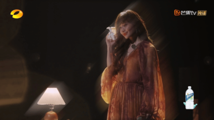 侯佩岑唱什么呢听不懂想亲妈呀 侯佩岑甜成啥样啦这状态保持的太好啦！假期中的她们 