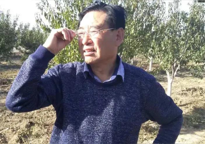 善待自己，善待自己，善待自己。一句话说三遍。为什么呢？我是一名退休人员，退休后得