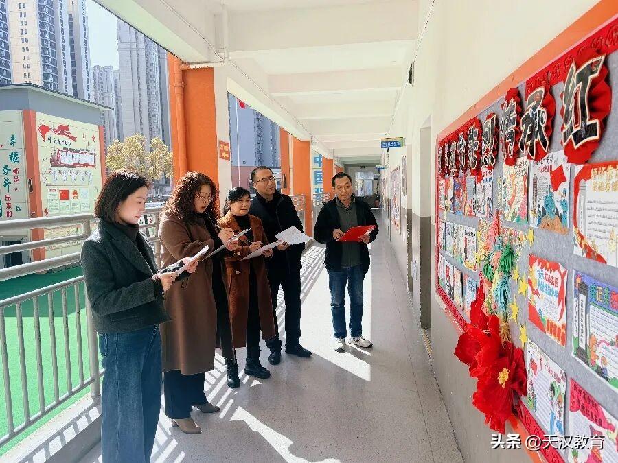 本次评比以“雅韵润童心 文明我先行”为主题，由学校德育处牵头组织，评比小组深入各