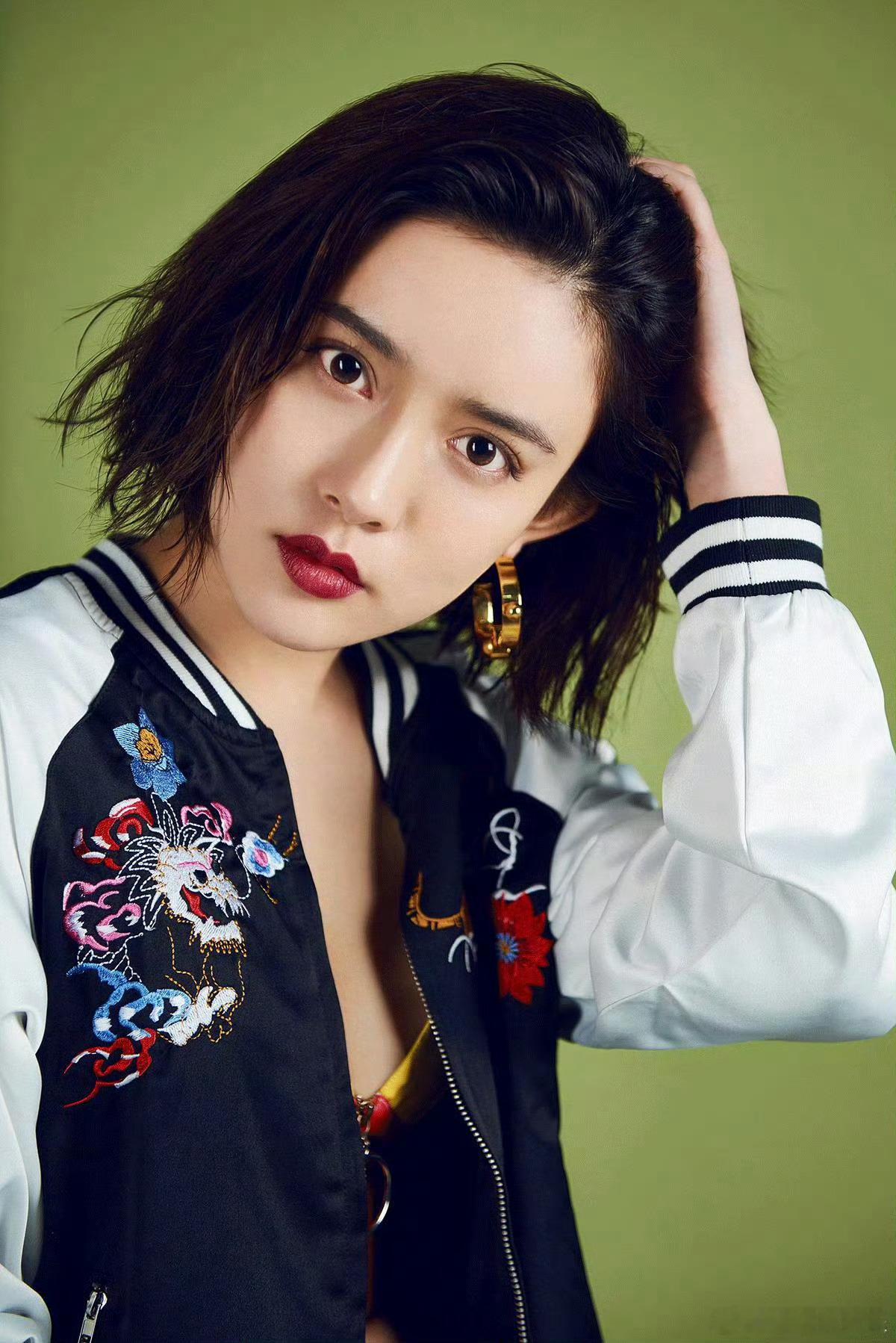 孟子义之前的妆造，这好看吗…… ​​​