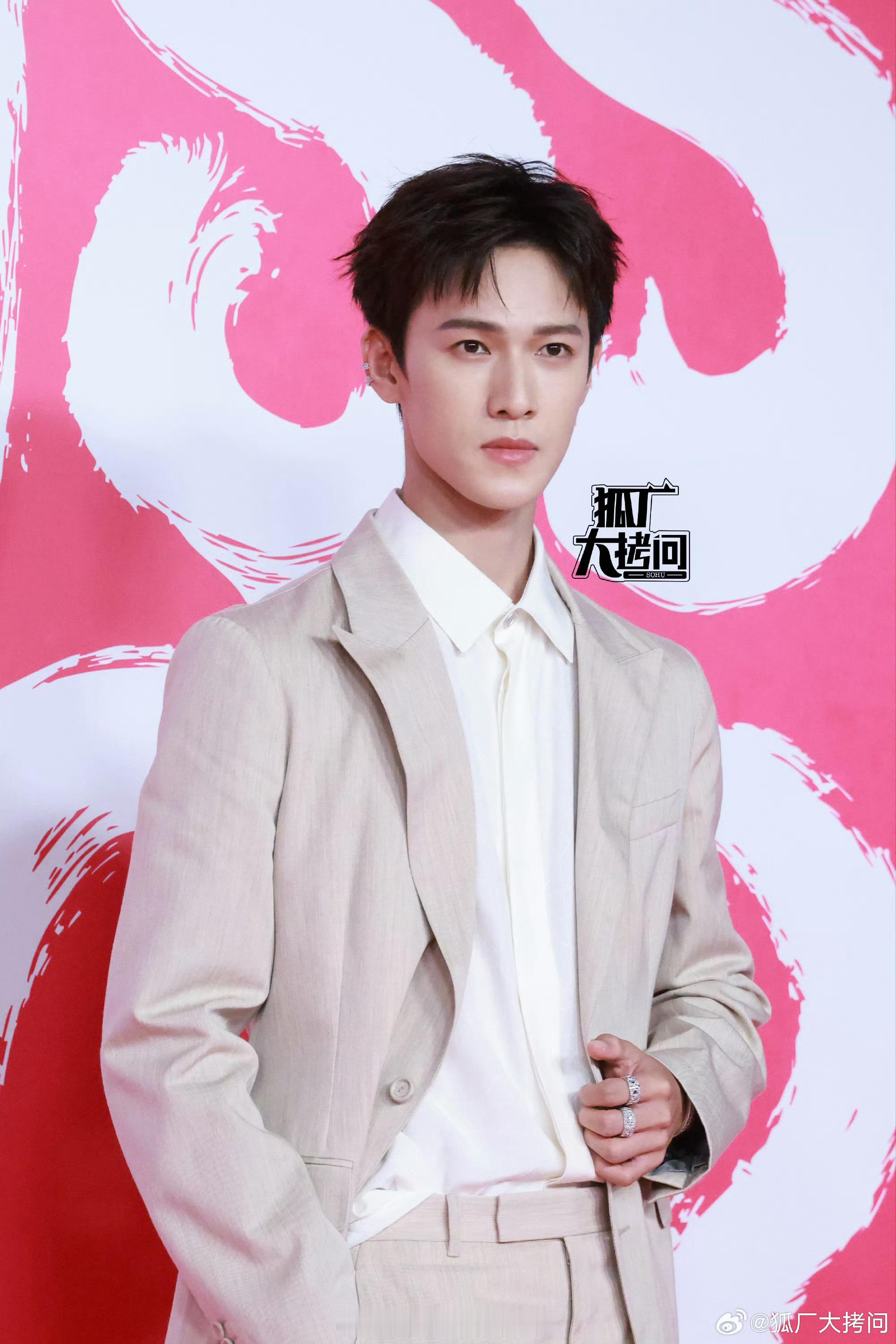 李昀锐 即将出席巴黎时装周！真.高奢宠儿小林 