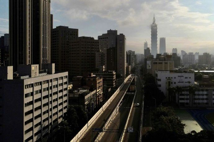 【#高德地图在岛内迅速冲至下载榜首#】据香港中评社4月24日报道，大陆高德地图A