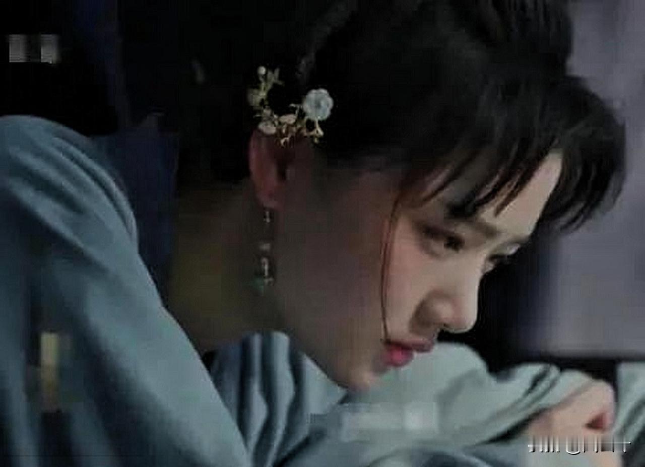 1070年冬，大宋公主福康吊着最后一口气，她的驸马李玮低头看着奄奄一息的妻子，脸