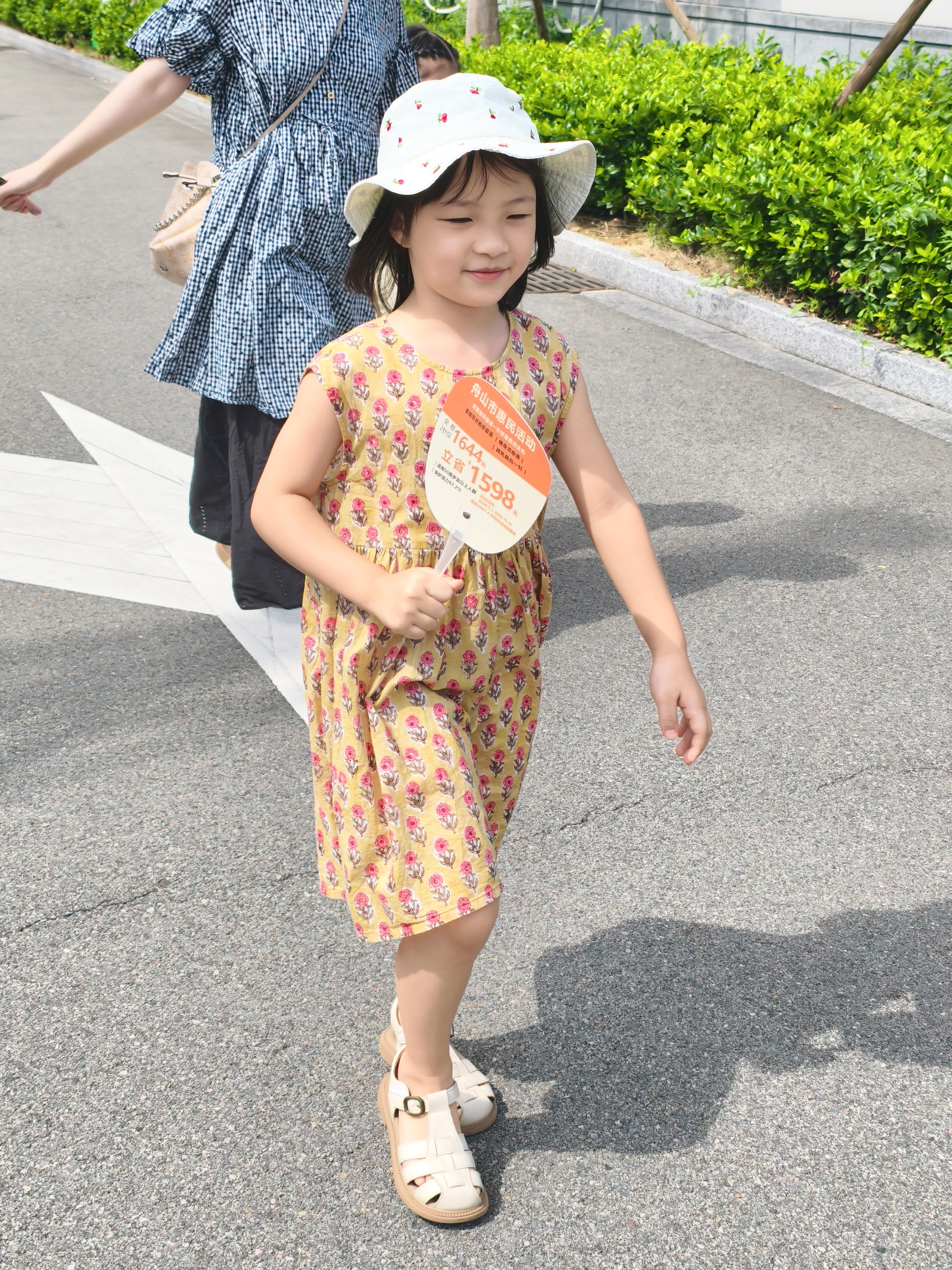 走出医院瞬间变脸