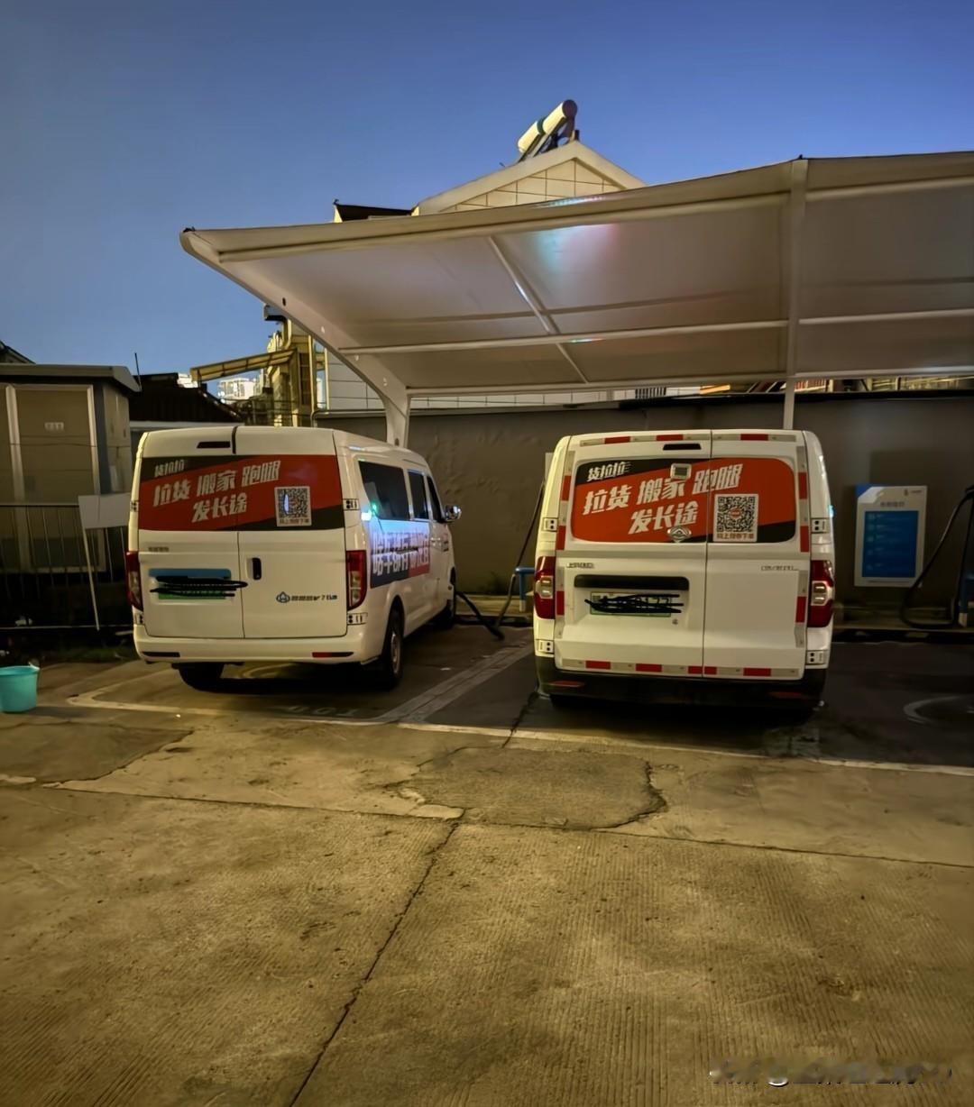 最近面临失业，看网上好多车队招不装卸司机的，也去车队公司看了 说是和货拉拉合作的