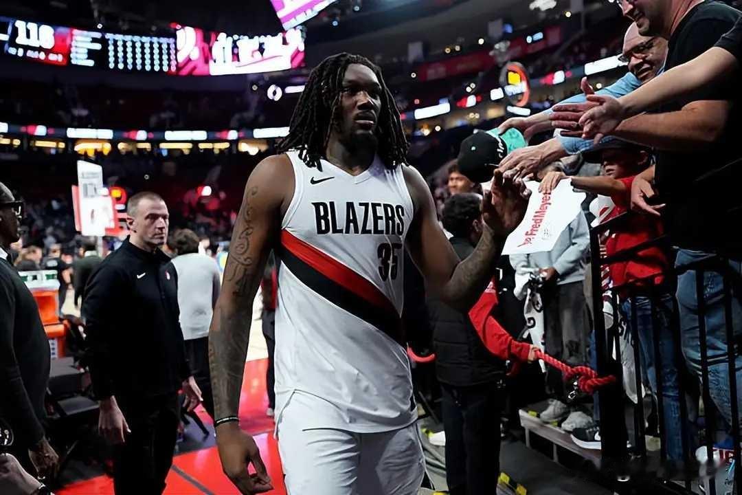 罗伯特-威廉姆斯本赛季至今打了58场比赛，而过去3个赛季他加起来只打了61场比赛