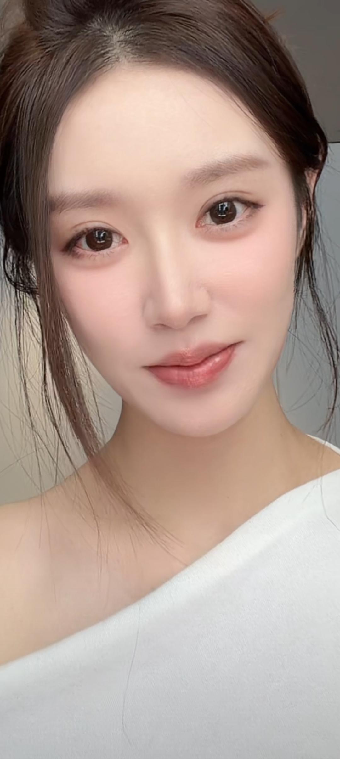 这姑娘看着好温柔啊！