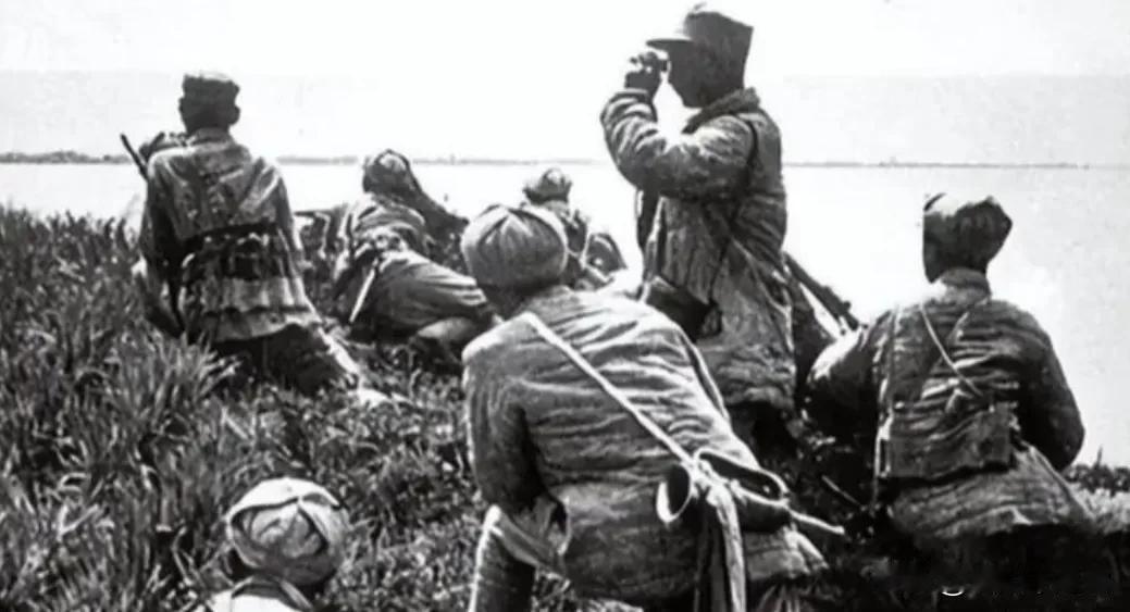 1947年，陈毅下令护送2500干部南返，副司令员却以妻女生病为由请假回家，半个