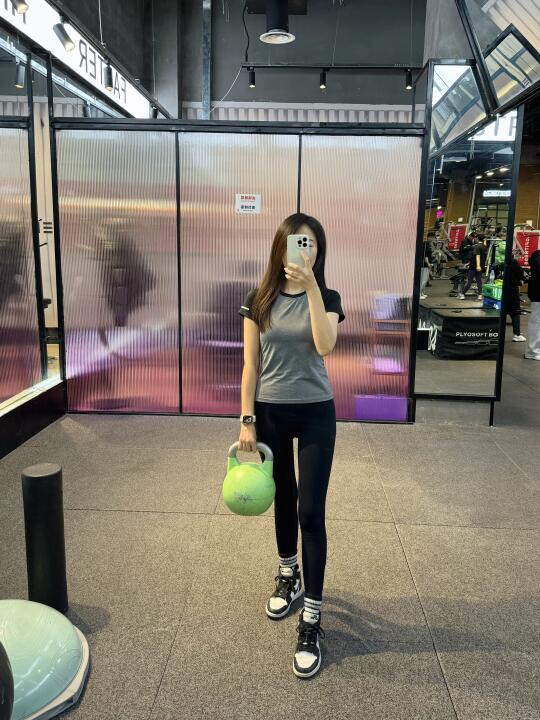 这家健身房帅哥美女也太多了吧！