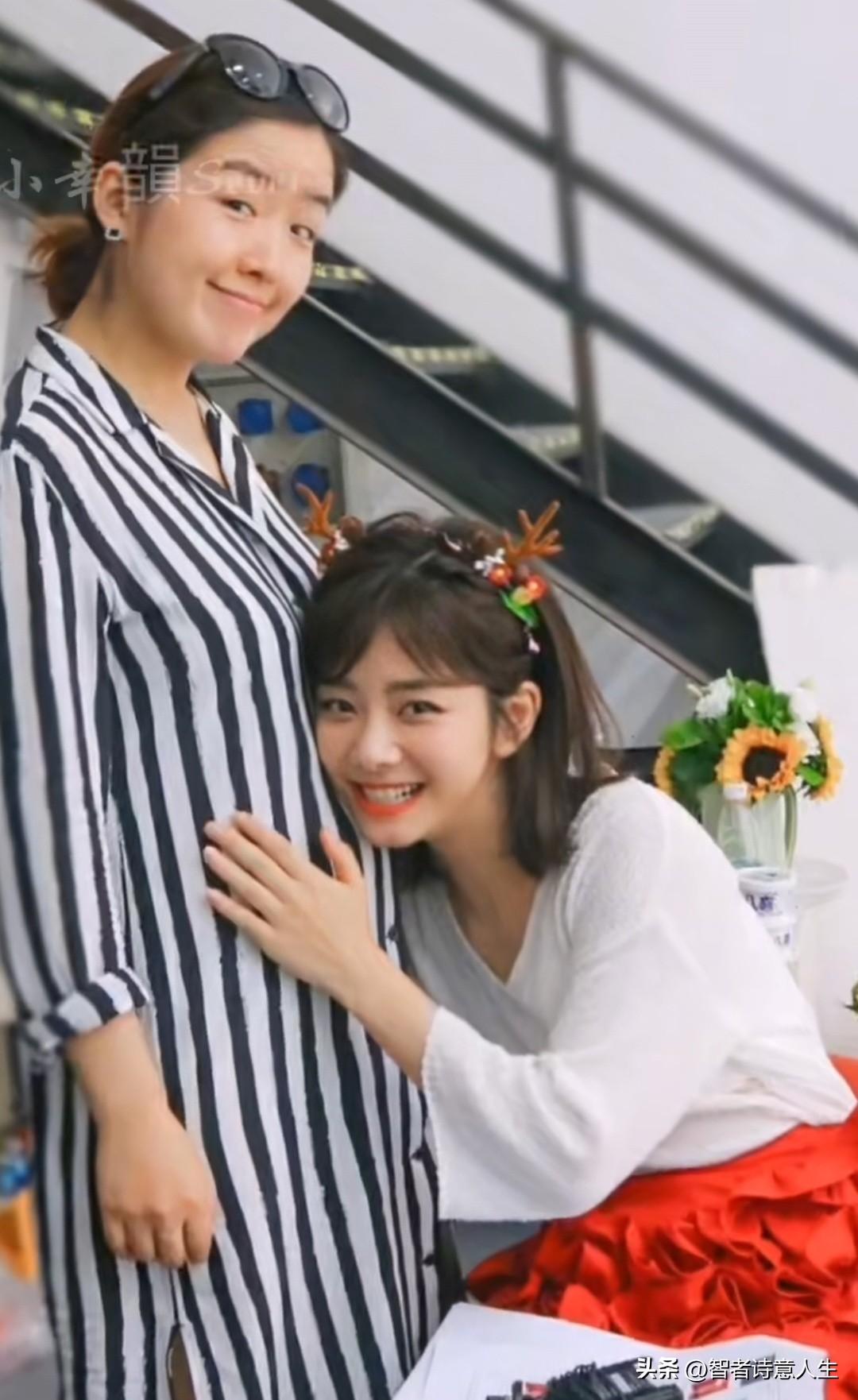 和闺蜜间的甜蜜时光，一起笑闹的美好瞬间！职场女怀孕 闺蜜怀孕礼物 明星 👍🏻