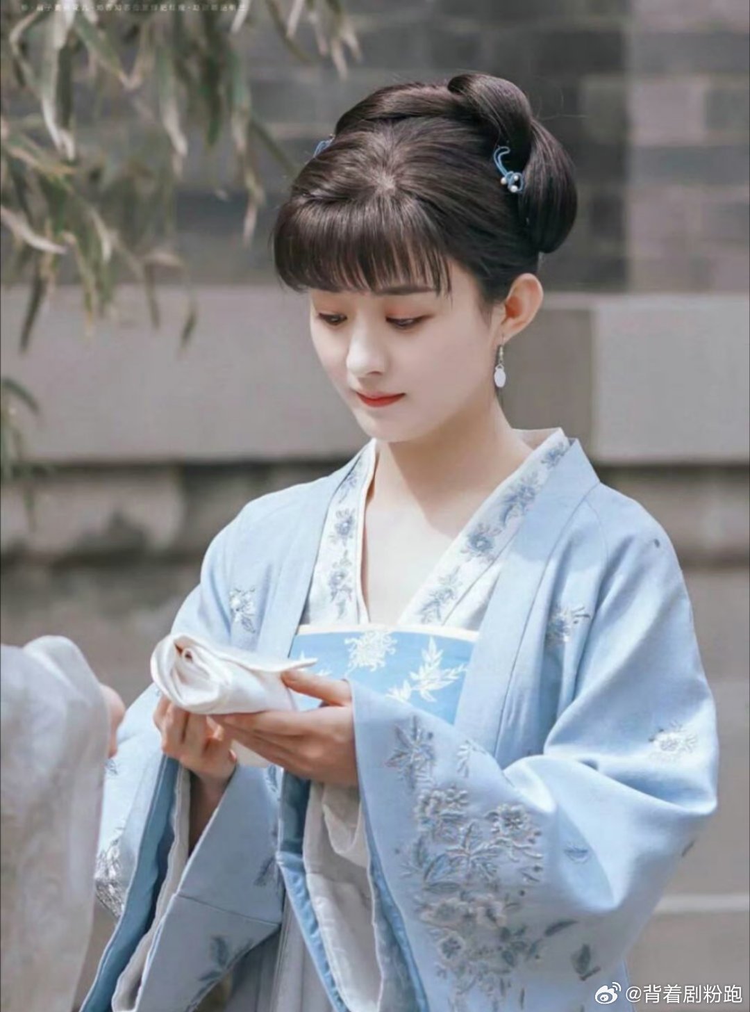 赵丽颖三提白玉兰，而且三次提名全部是女主角！2016年：仙侠剧《花千骨》里的花千