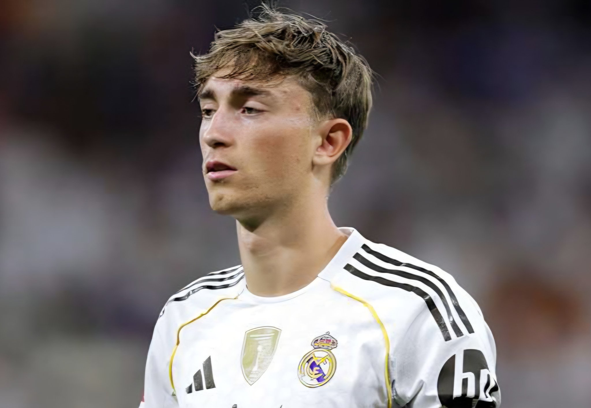 萨尔将从一开始就为一线队的位置展开竞争。他在俱乐部备受好评，深受利亚姆·罗西尼尔