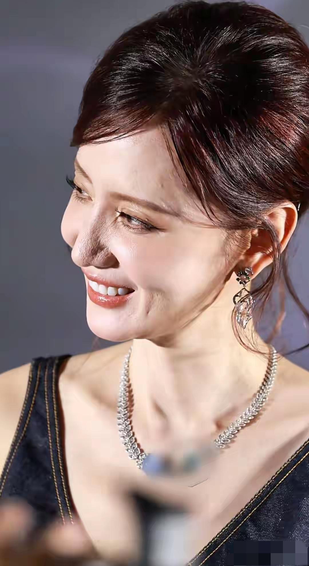 我滴个天呐！万万没想到！曾经那么迷人的女神也变成这样了！岁月果真不饶人啊！