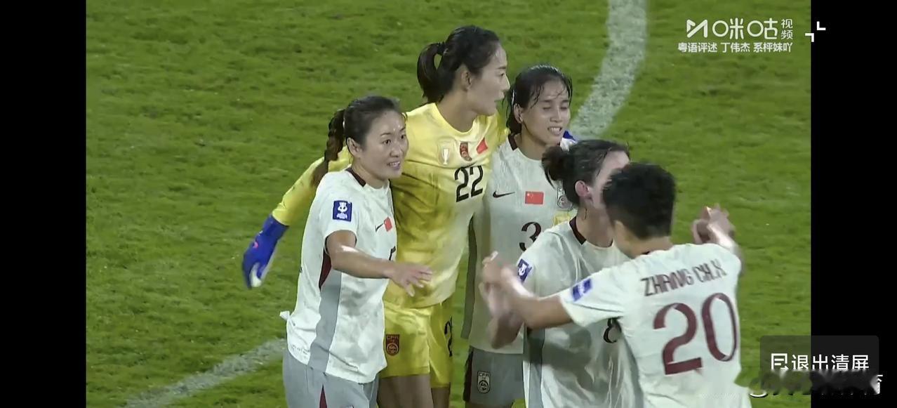 进攻尖刀王霜累积两张黄牌将缺席中国女足VS澳大利亚女足的亚洲杯半决赛[捂脸][捂