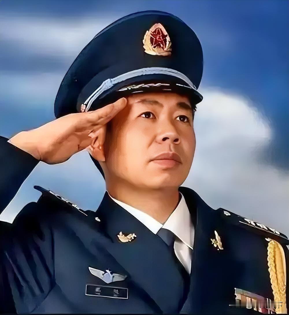 别再只夸福建舰电磁弹射有多“酷”！
戴旭的一番话让所有人清醒：
七十年前木船能抗