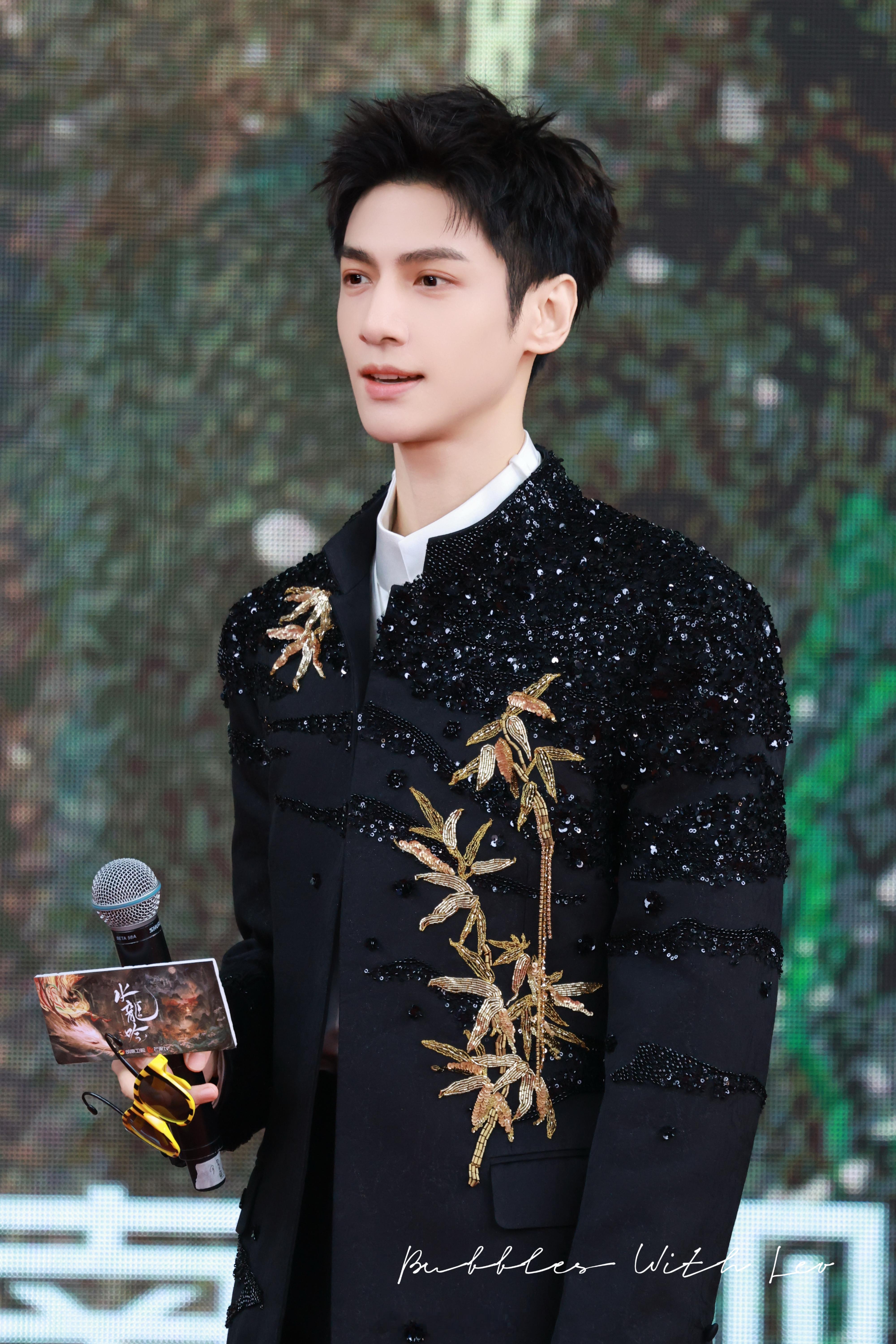 罗云熙新剧水龙吟开播见面会生图状态，帅的很客观呀！[爱慕] 罗云熙人脉 ​​​