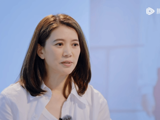 袁咏仪曾在业内被身材霸凌袁咏仪自曝身材焦虑到差点隆胸 袁咏仪自曝曾被剧组吐槽身材