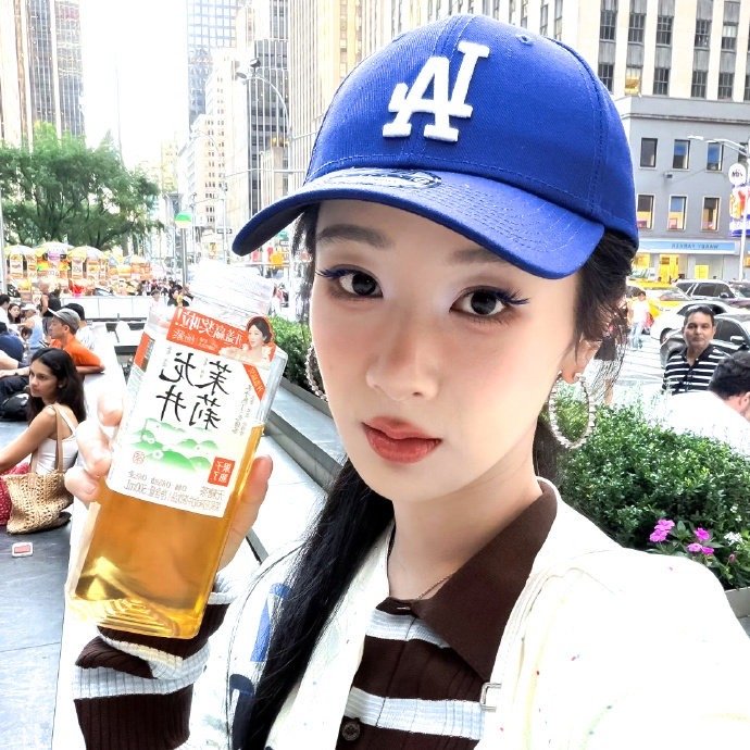 杨紫玉兰花开君再来 💜杨紫董竹君 时间过去了有几分，你的容颜在我心。愿我们幸福