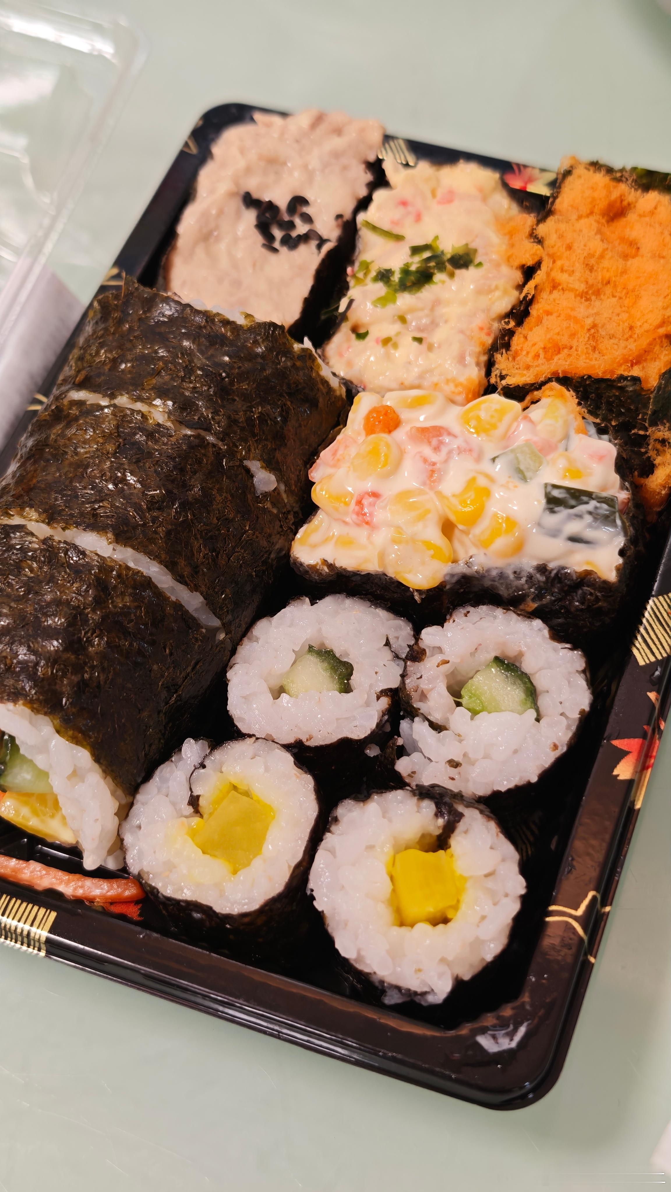 简简单单 吃个晚餐 继续加班