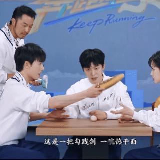 姚译添说孟子义李昀锐很符合跑男气质他们两个真的是很适合这个节目，而且很会玩 ​​