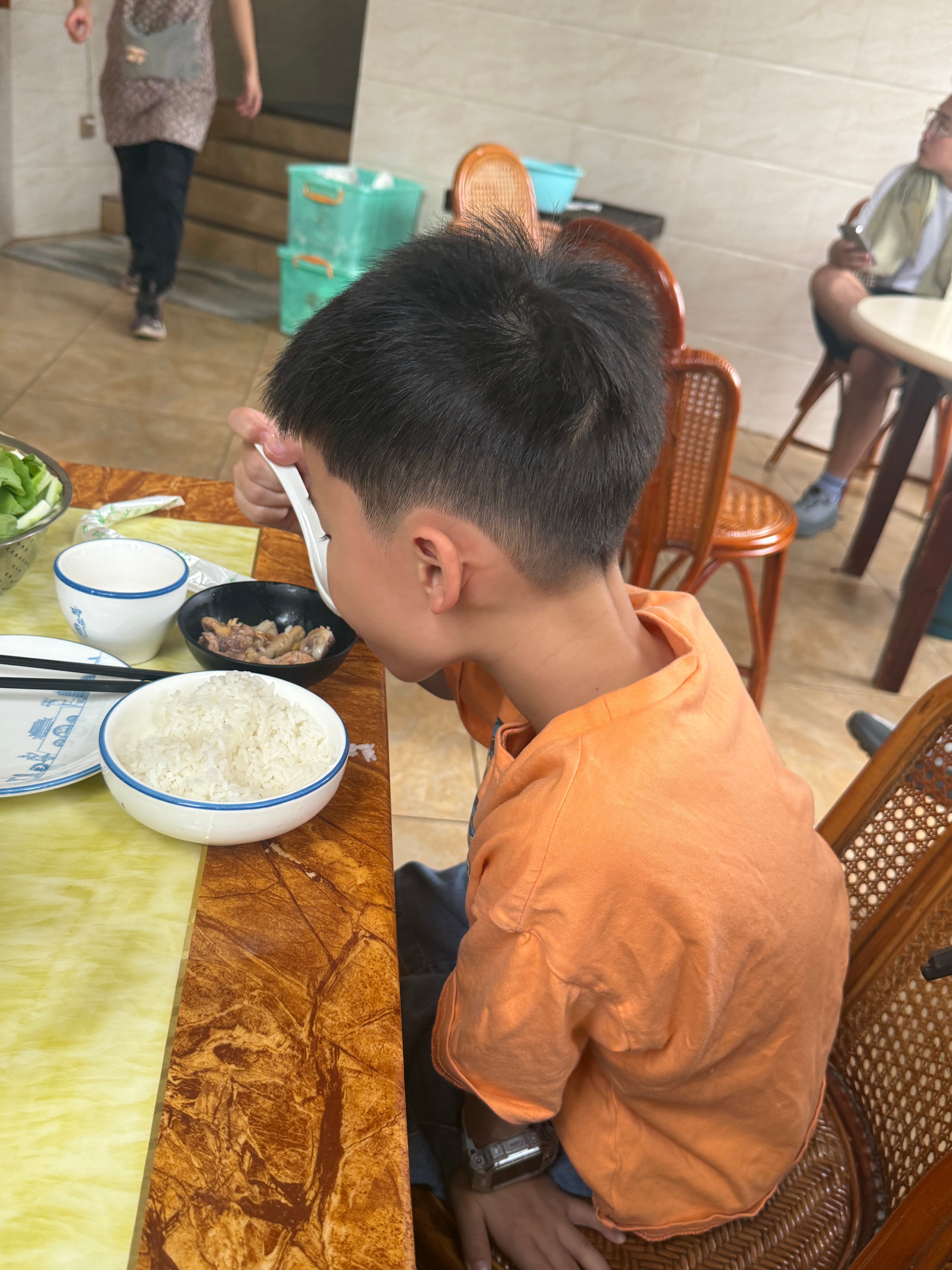 强烈推荐一下曲靖的这家菌子火锅！店名：曲燊园之前都是从昆明开车去富民吃也觉得不错