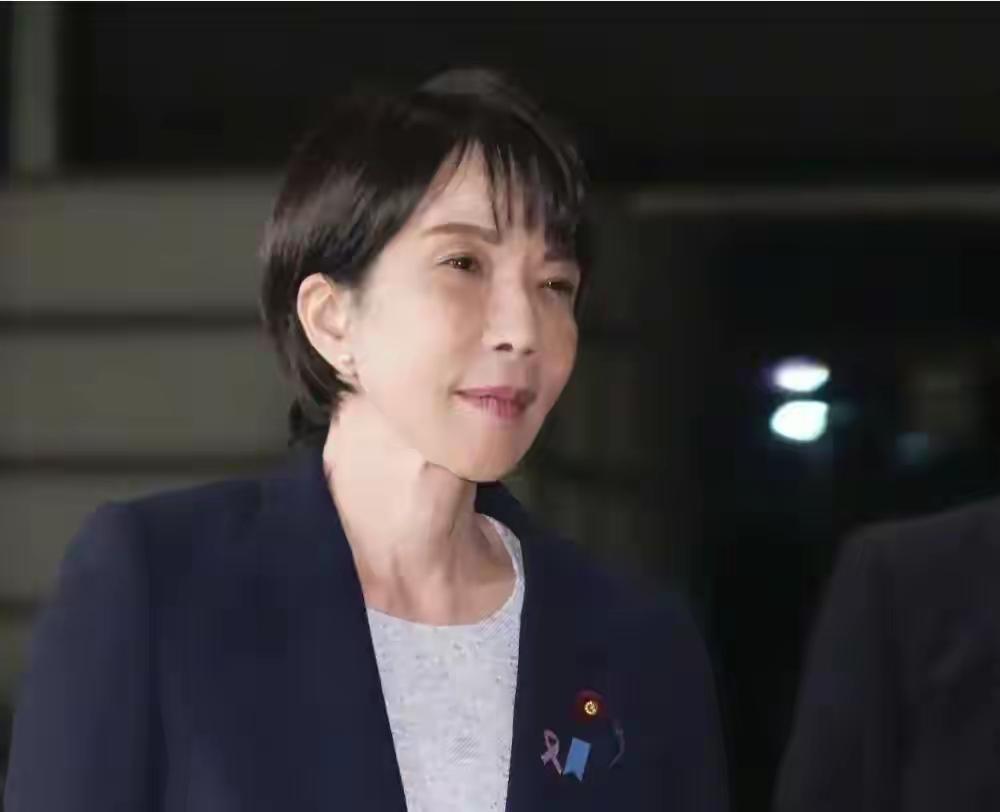 据日本共同社15日报道，日本首相高市早苗被爆有意“重新审视”日本长期坚持的“无核
