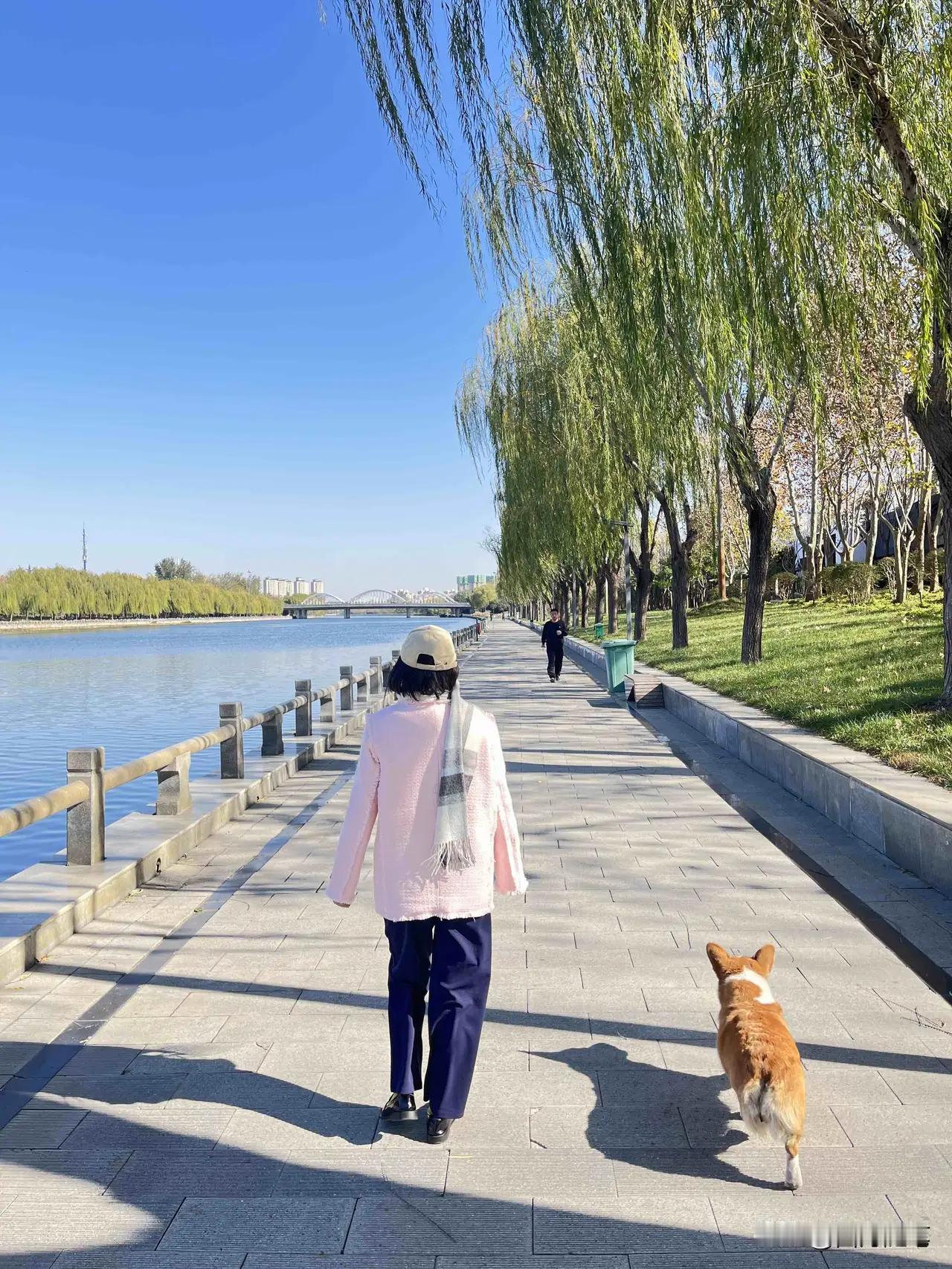 人到了六十岁，最好的养生方法：多接触大自然，少接触人。

人到了六十岁，最好的养