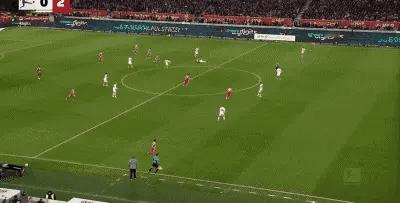 凯恩:我TM叫凯恩啊！[捂脸]
自己带球带懵了，以前都是别人推进给自己传球，这凯