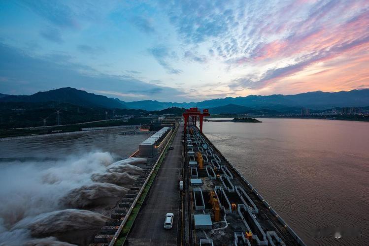 772亿超级工程开工！三峡新通道打通长江航运“堵点”
 
就在6月8日，备受瞩目