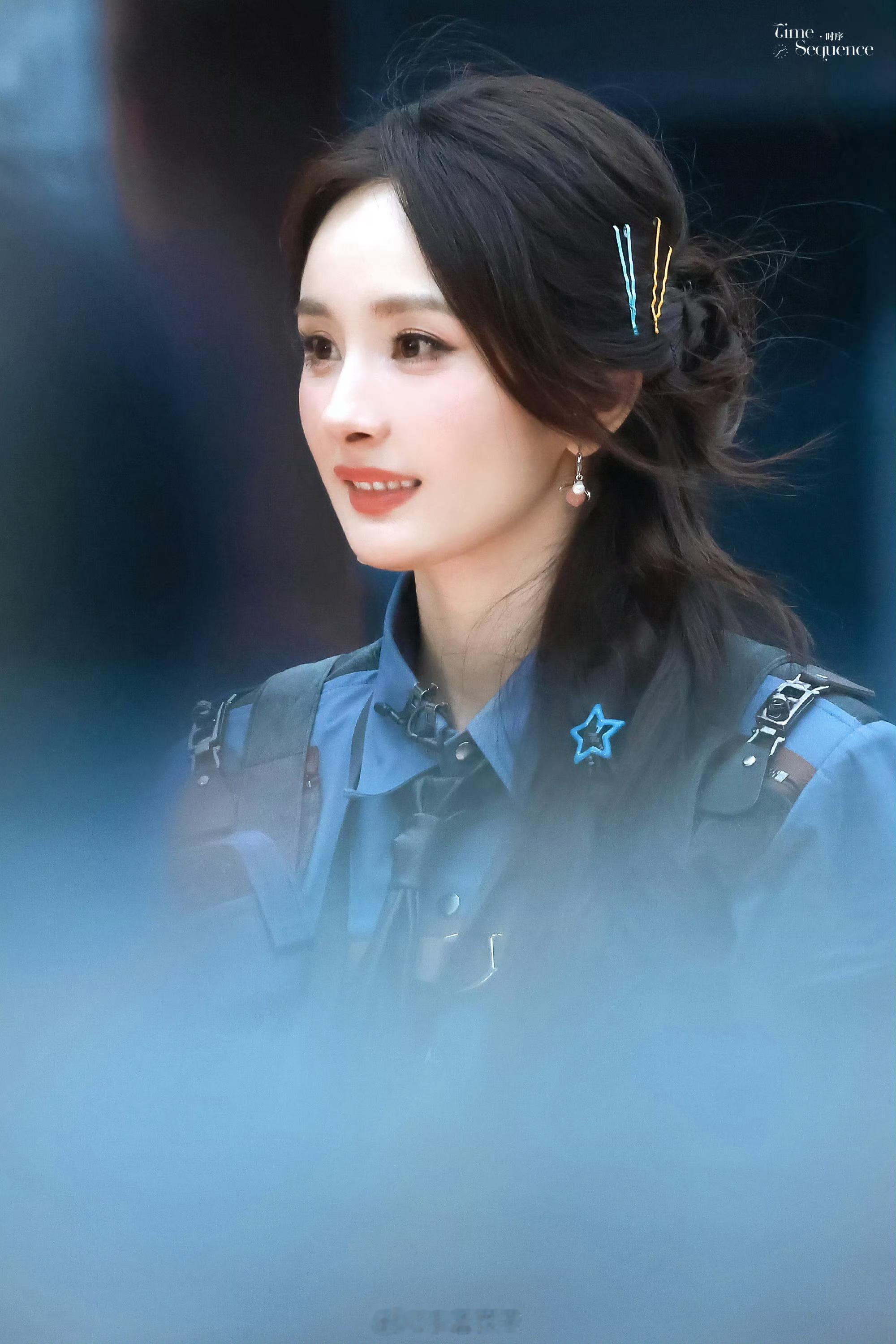 杨幂叫周笔畅姐姐叫得好熟练杨幂周笔畅闺蜜局甜过偶像剧！一声自然又撒娇的