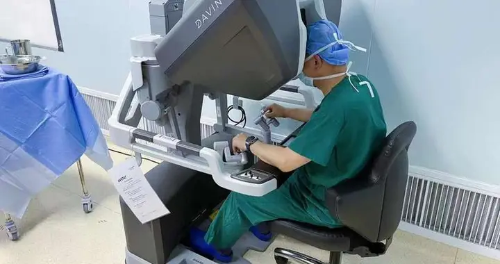 胰腺|上海医生完成全球首个单孔机器人胰腺手术