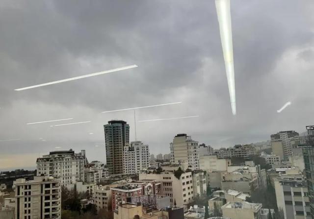 伊朗袭击美国在伊拉克的大学，这绝对是一个标志性事件。原因在于伊朗袭击之前做了警告