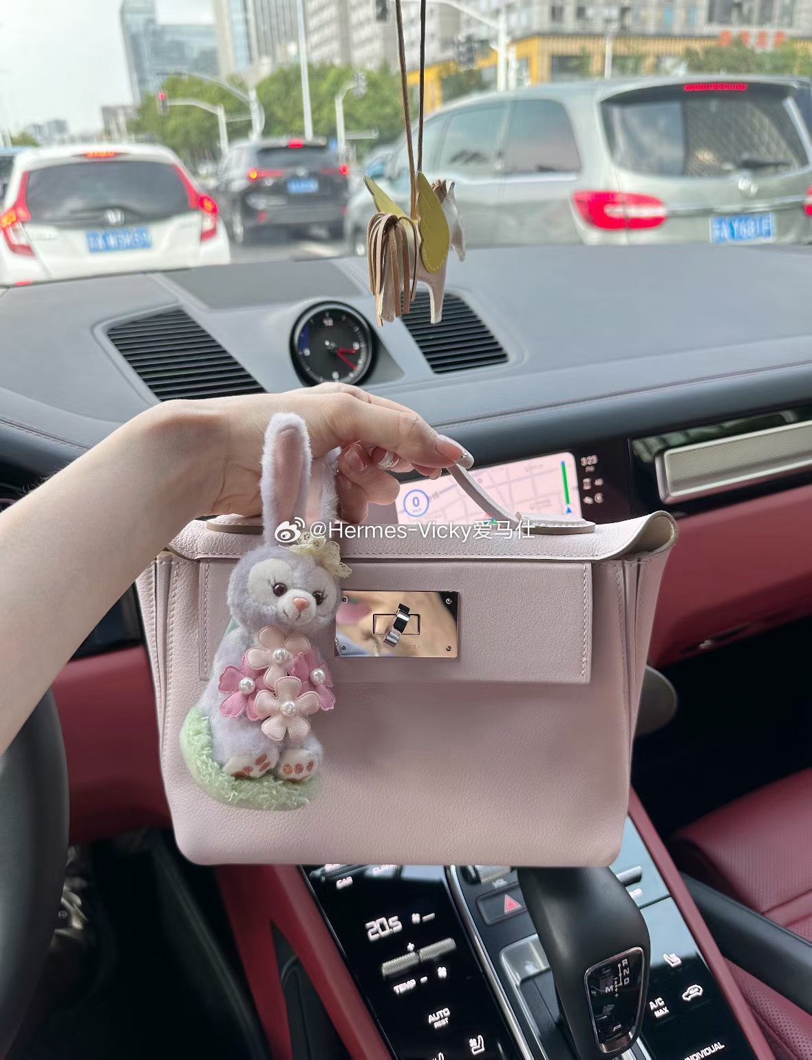心动很久的马马家梦幻紫MINI2424👛实物皮质肉感好足 这个颜色真的很特别 