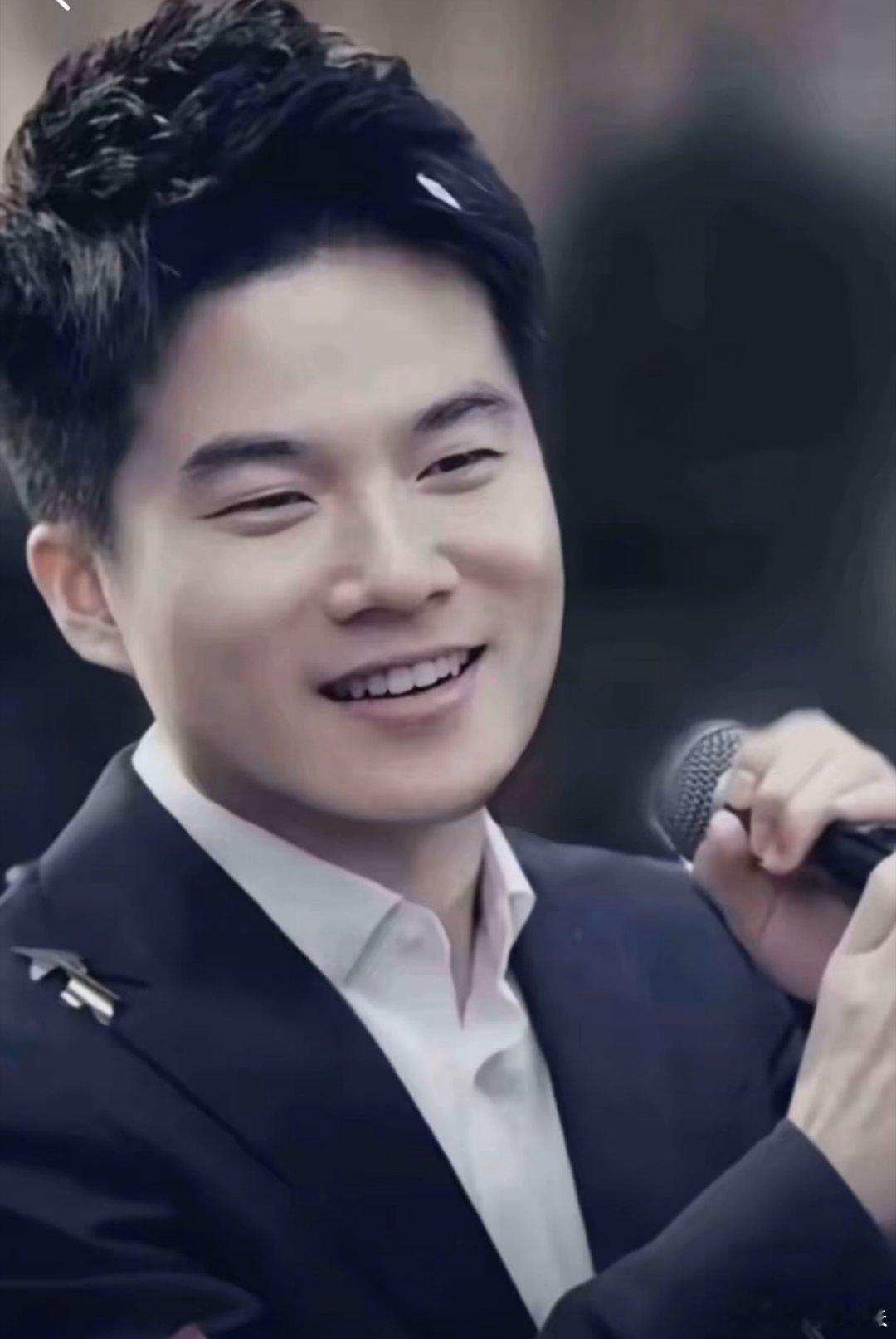 #俞敏洪回应董宇辉离职# 董宇辉与东方甄选应该算是互相成就吧，分开必定是彼此认真