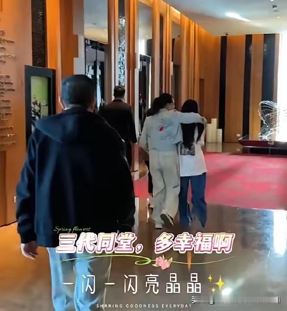 近日，兰姐和汪大爷抵达湾湾后，年味里真实温情
一家人相聚的温馨时刻开启。在前往餐