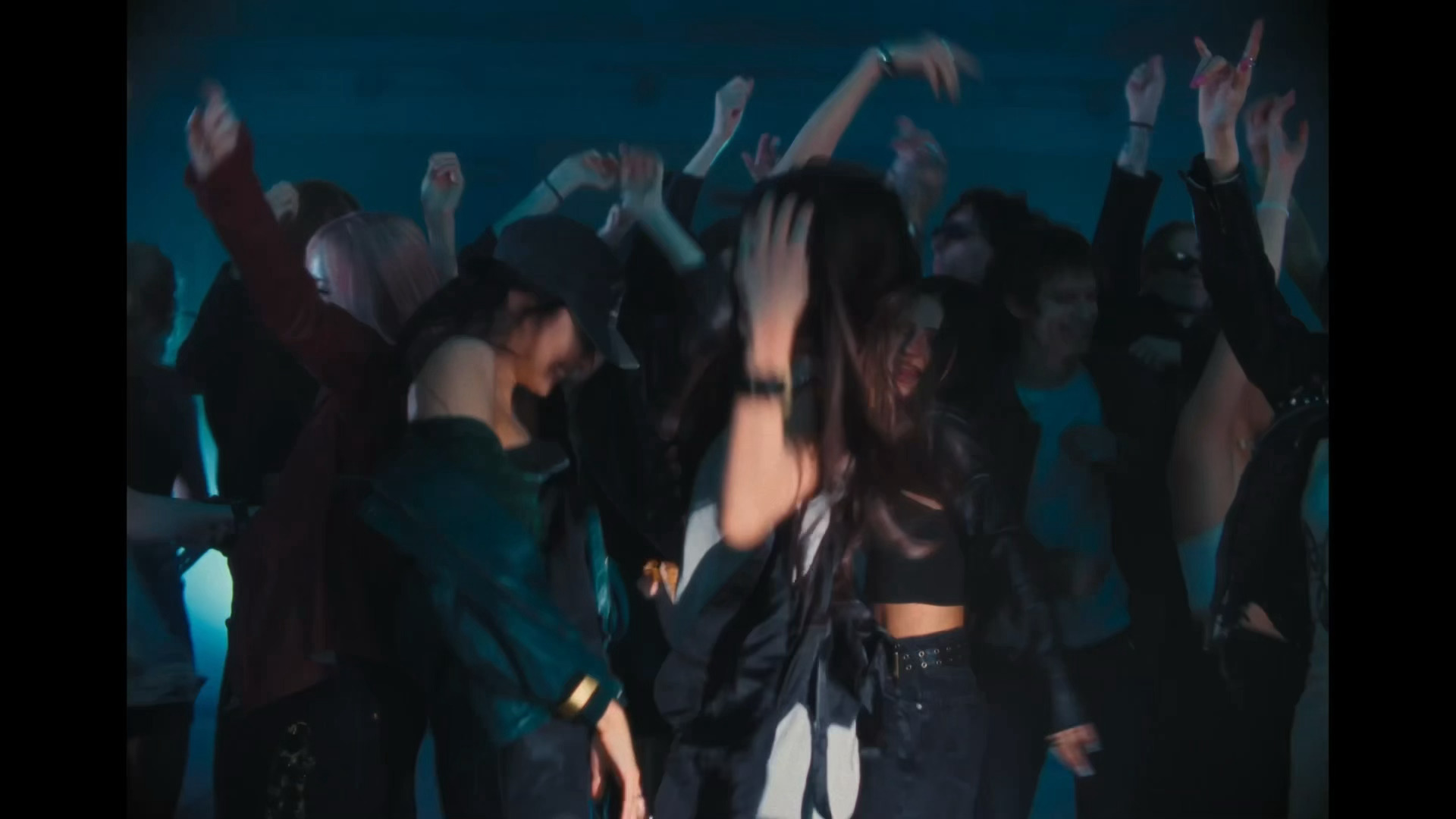MEOVV回归曲《GO HARD》MV公开了！五美同框简直就是视觉享受吧[流鼻血