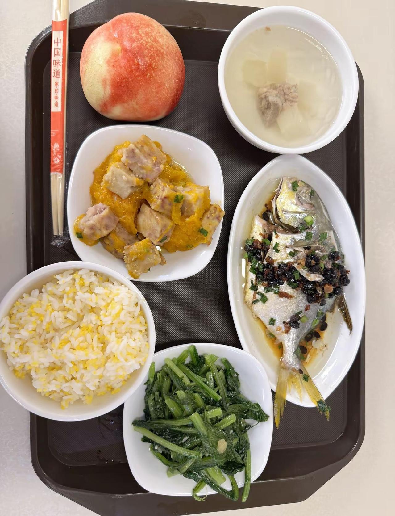 😄其实雨也没多大，是风在拼命刮。没有困难的工作，只有勇敢的打工人。人生走到一定