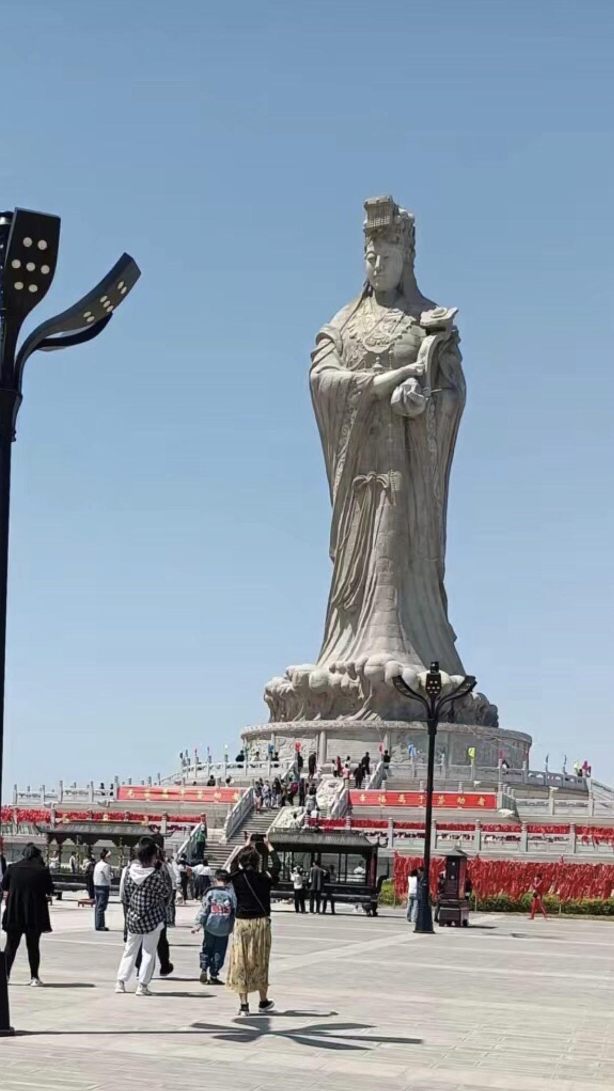 天津美景分享天津滨海新区妈祖文化公园妈祖雕像。