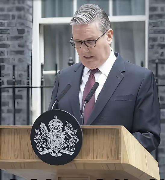 ​刚刚卸任的英国首相斯塔默又把目光投向了北约秘书长这一职位，对他来说是个巨大的考