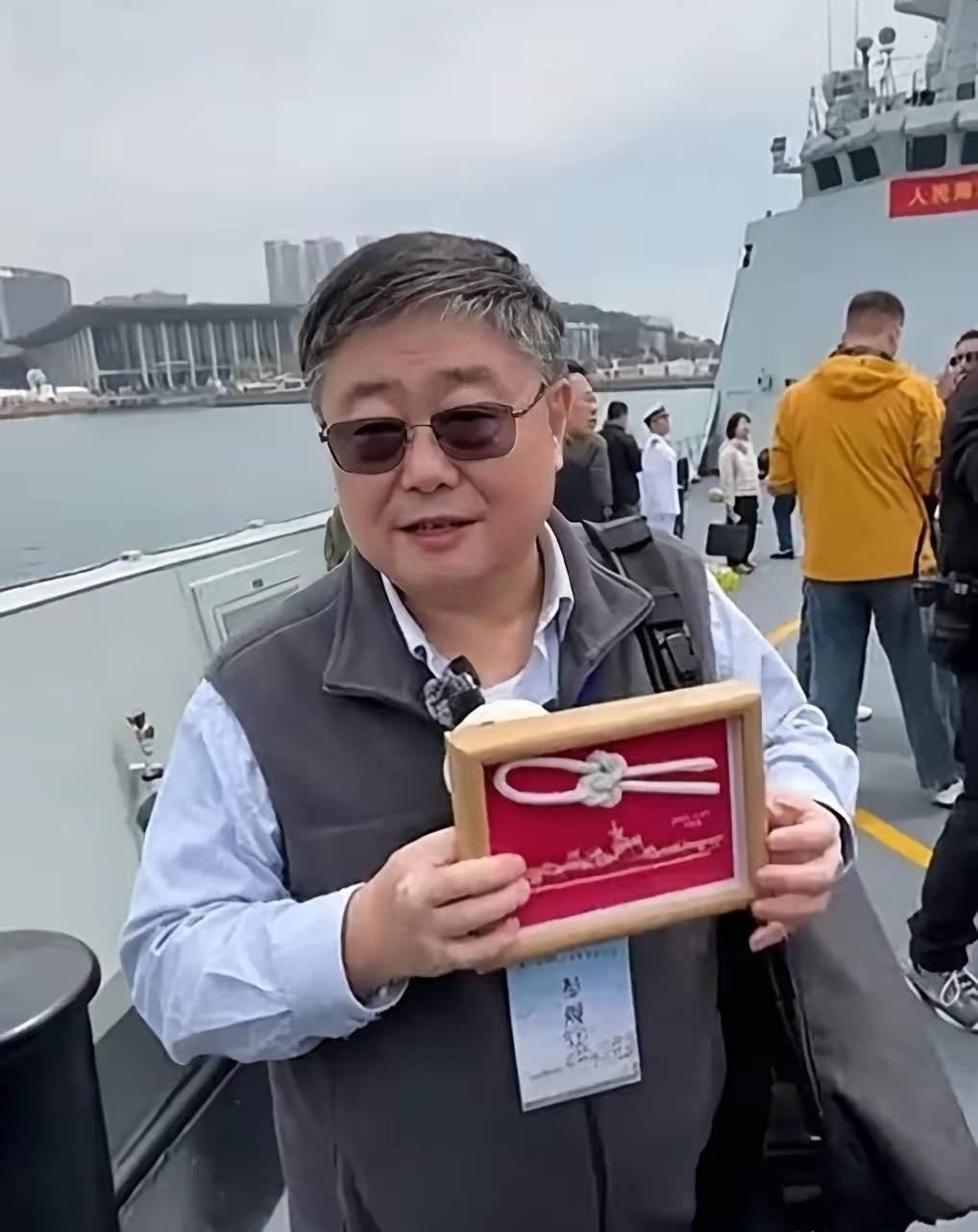 假如吕礼诗真的被取消退休金，咱们大陆能帮上什么忙？
 
台海军前舰长吕礼诗，因公