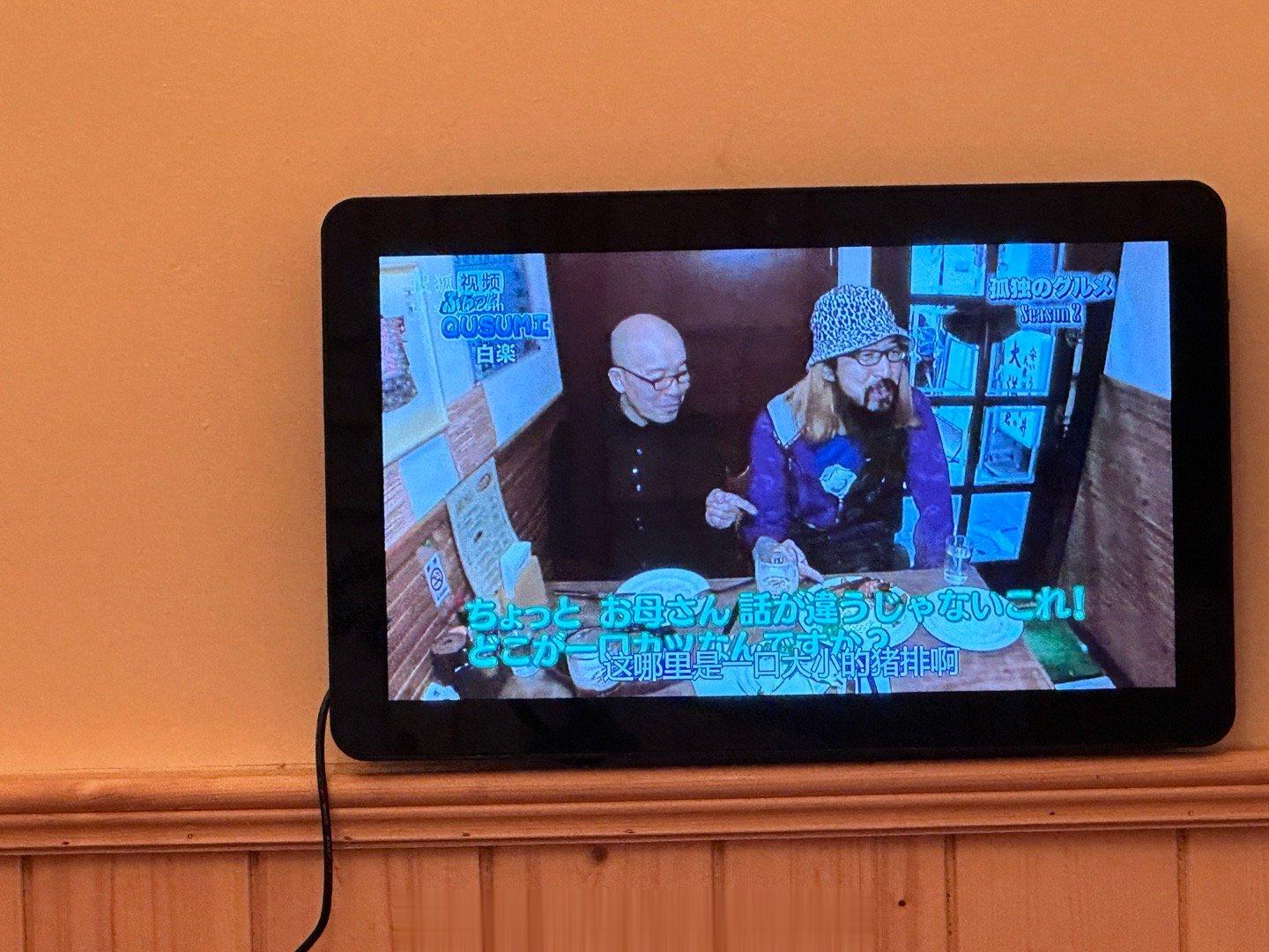 每次居酒屋放这个我都觉得下一秒应该是两个人赤裸裸干起来了没办法那种片子看太多了 