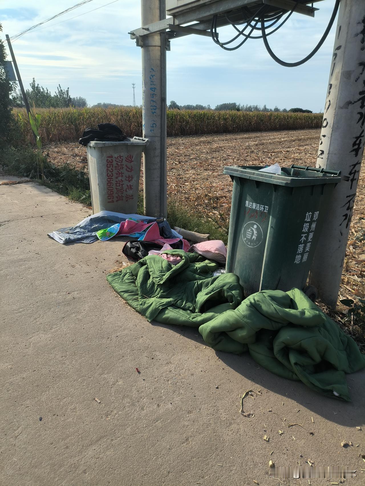 按照习俗，人一旦去世，三天之后便被埋葬了，埋葬之后，家人便会把去世之人生前的生活