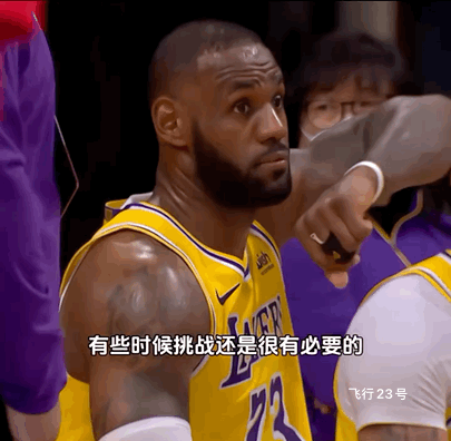 詹姆斯也有假摔失败的时候！
安德森上篮没碰到老詹
老詹自己狠狠摔倒在地
勇士认为